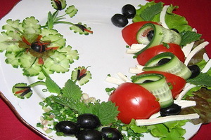 Необычные украшения салатов.